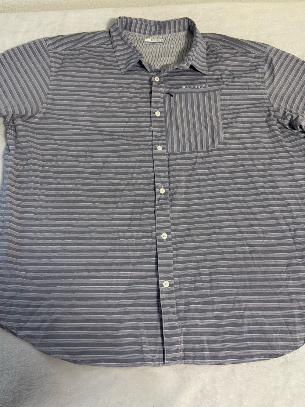 Columbia Men’s XXL Gray Striped Short-Sleeve Button-Up Shirt